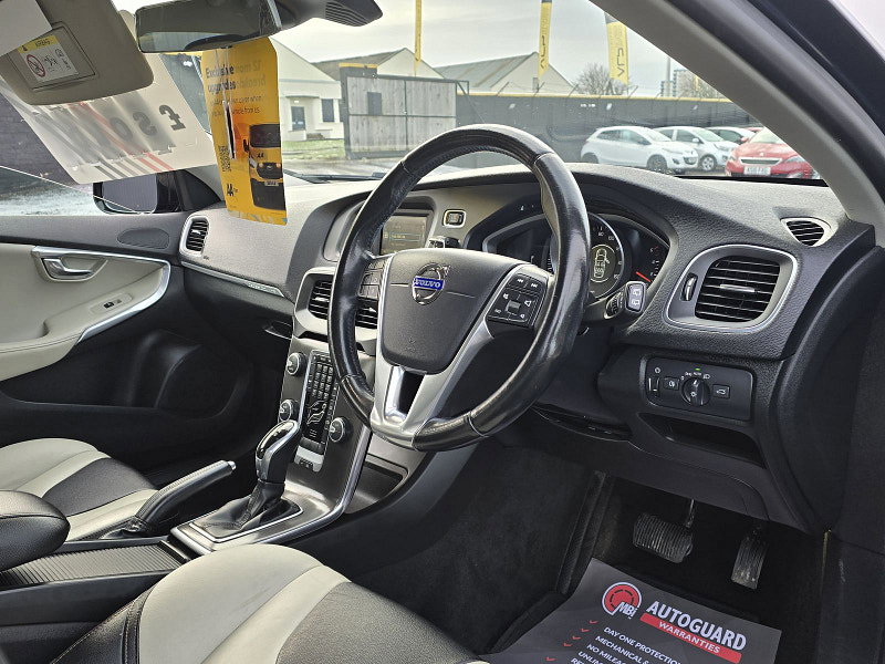 Volvo V40 1.6L D2 CROSS COUNTRY LUX  Hatchback 5dr Diesel Automatic Euro 5 (113 bhp)