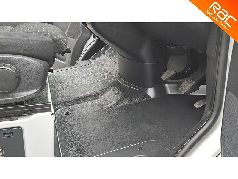 Mercedes-Benz Sprinter 2.0 315 CDI Premium RWD L2 H2 Euro 6 (s/s) 5dr 5dr Manual 2025