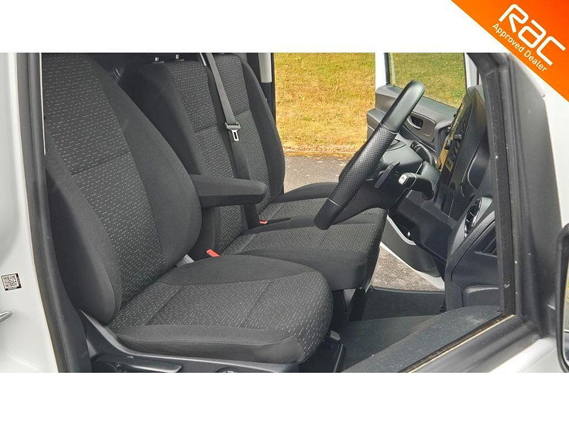 Mercedes-Benz Vito 2.0 114 CDI Premium G-Tronic RWD L2 Euro 6 (s/s) 5dr (LWB) 5dr Automatic 2025