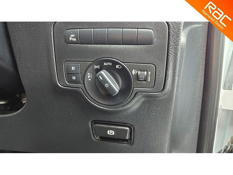 Mercedes-Benz Vito 2.0 114 CDI Premium G-Tronic RWD L2 Euro 6 (s/s) 5dr (LWB) 5dr Automatic 2025