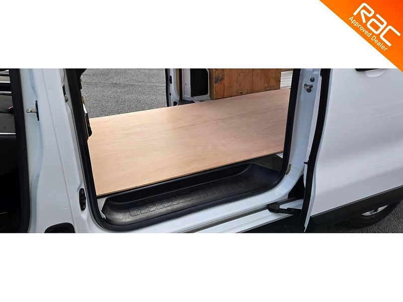 Peugeot Expert 2.0 BlueHDi 1400 Professional Long Panel Van LWB Euro 6 (s/s) 6dr 6dr Manual 2025