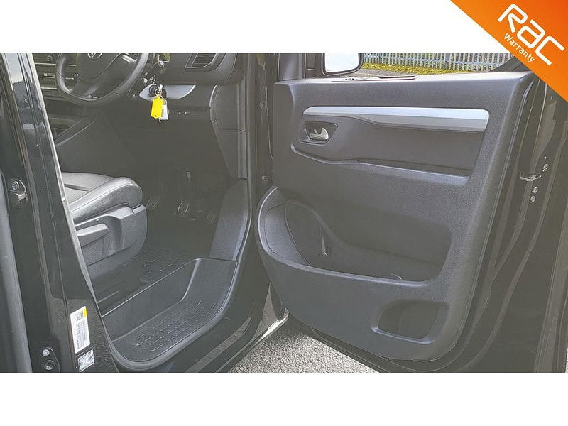 Toyota PROACE Verso 2.0D Shuttle Long MPV 5dr Diesel Manual LWB Euro 6 (s/s) (9 Seat) (150 ps) 5dr Manual 2025