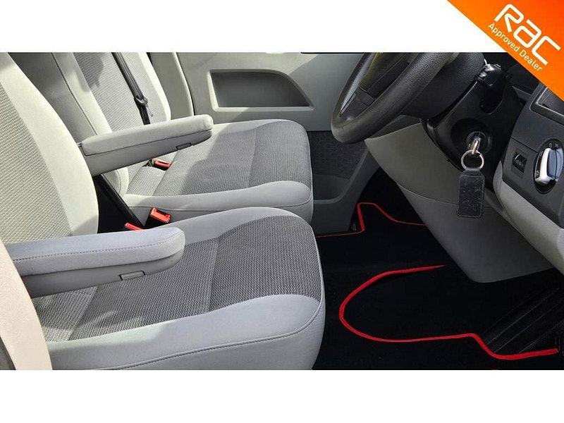 Volkswagen Transporter Shuttle 2.0 TD T30 SE DSG L3 H1 4dr 4dr Automatic 2025