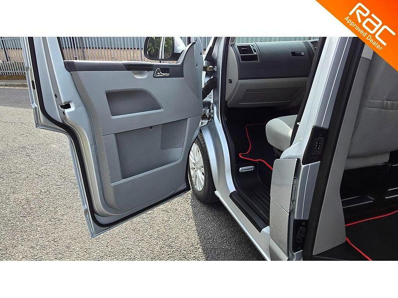 Volkswagen Transporter Shuttle 2.0 TD T30 SE DSG L3 H1 4dr 4dr Automatic 2025