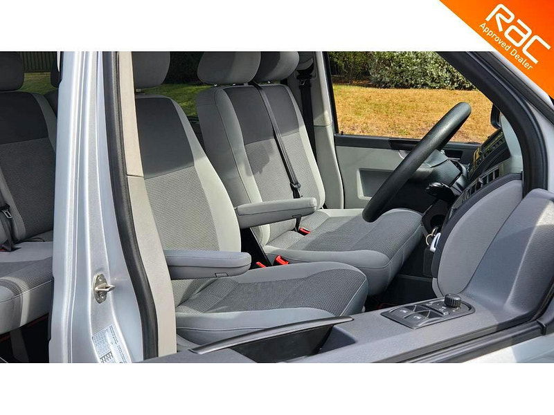 Volkswagen Transporter Shuttle 2.0 TD T30 SE DSG L3 H1 4dr 4dr Automatic 2025
