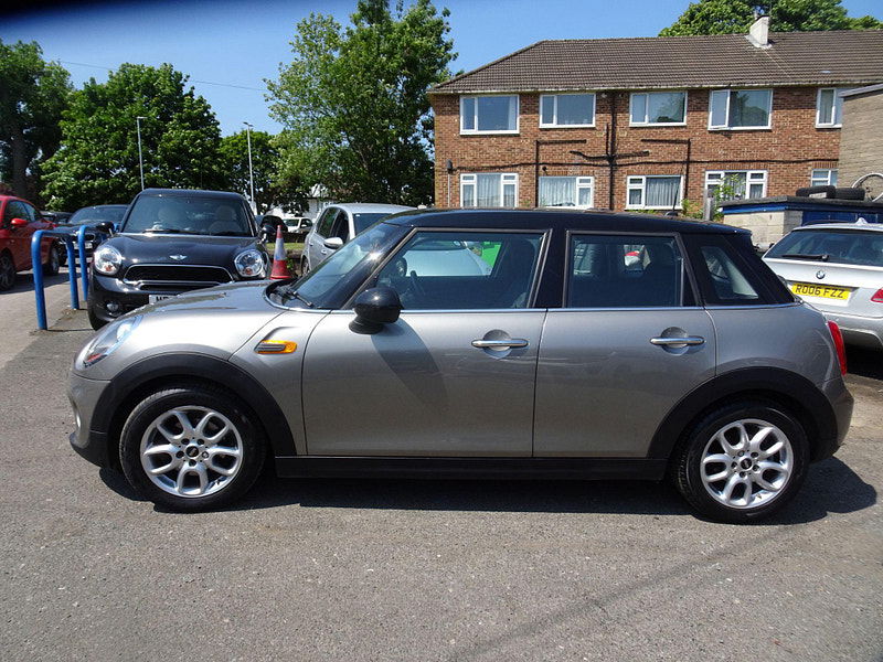 MINI Hatch 1.5 Cooper Auto Euro 6 (s/s) 5dr 5dr Automatic 2025