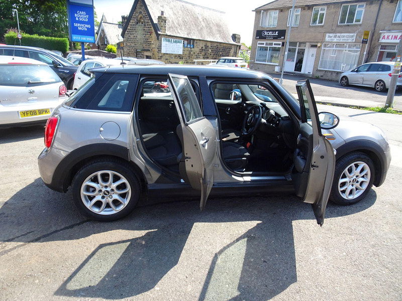 MINI Hatch 1.5 Cooper Auto Euro 6 (s/s) 5dr 5dr Automatic 2025