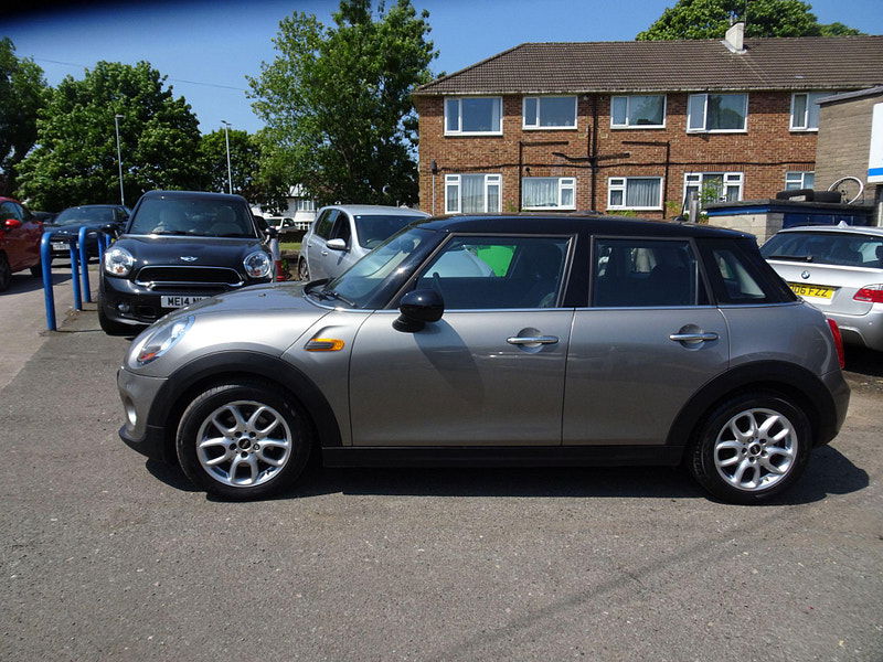 MINI Hatch 1.5 Cooper Auto Euro 6 (s/s) 5dr 5dr Automatic 2025