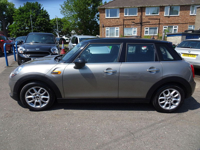 MINI Hatch 1.5 Cooper Auto Euro 6 (s/s) 5dr 5dr Automatic 2025