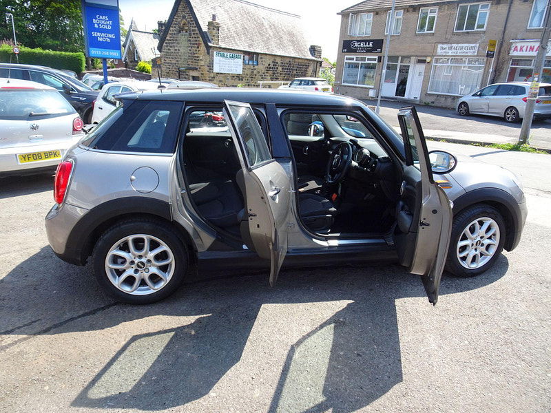 MINI Hatch 1.5 Cooper Auto Euro 6 (s/s) 5dr 5dr Automatic 2025