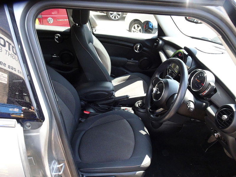 MINI Hatch 1.5 Cooper Auto Euro 6 (s/s) 5dr 5dr Automatic 2025
