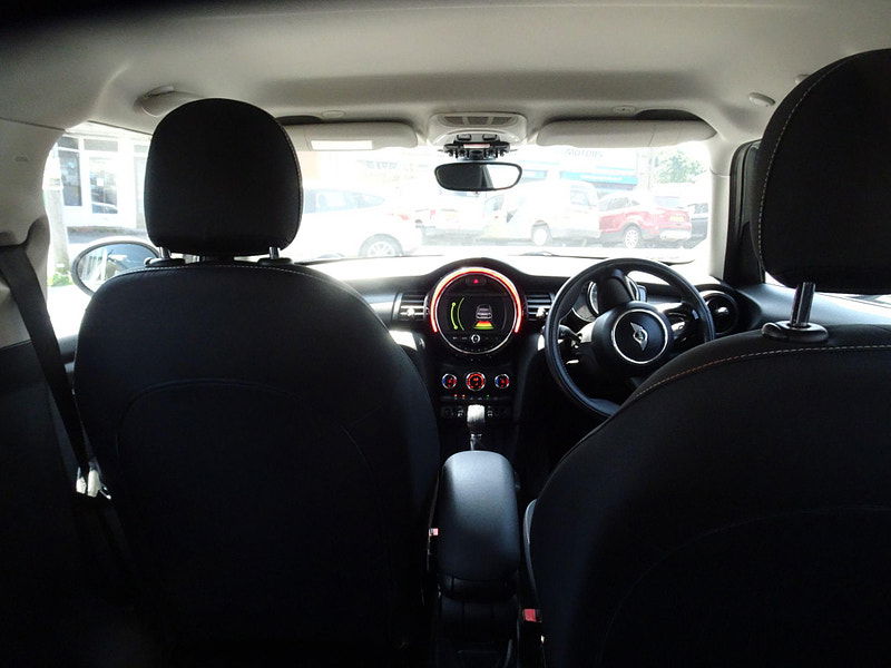 MINI Hatch 1.5 Cooper Auto Euro 6 (s/s) 5dr 5dr Automatic 2025