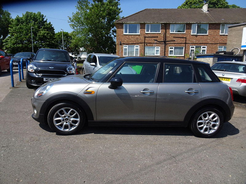 MINI Hatch 1.5 Cooper Auto Euro 6 (s/s) 5dr 5dr Automatic 2025