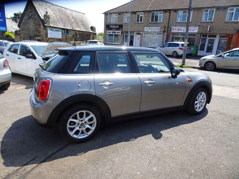 MINI Hatch 1.5 Cooper Auto Euro 6 (s/s) 5dr 5dr Automatic 2025