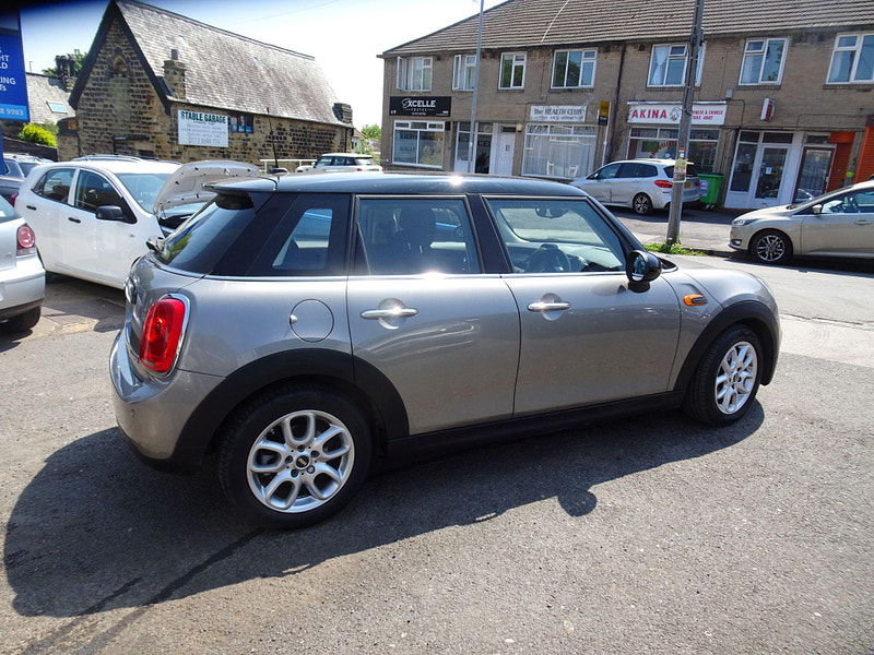 MINI Hatch 1.5 Cooper Auto Euro 6 (s/s) 5dr 5dr Automatic 2025