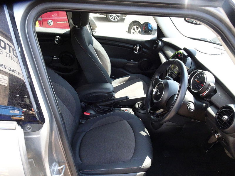 MINI Hatch 1.5 Cooper Auto Euro 6 (s/s) 5dr 5dr Automatic 2025