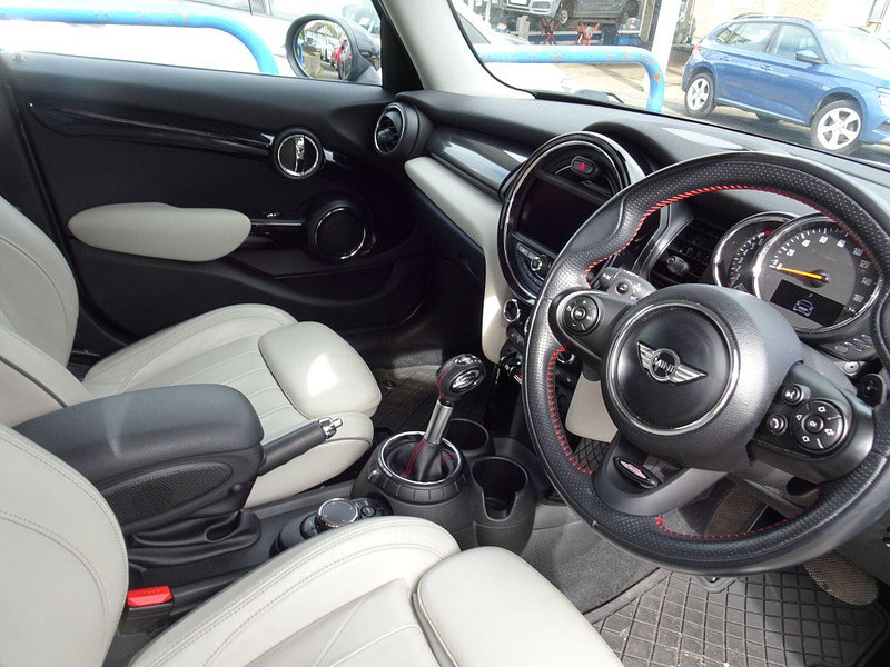 MINI Hatch 2.0 Cooper S Auto Euro 6 (s/s) 5dr 5dr Automatic 2026