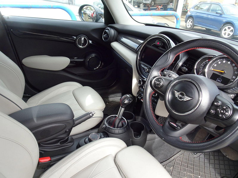 MINI Hatch 2.0 Cooper S Auto Euro 6 (s/s) 5dr 5dr Automatic 2026