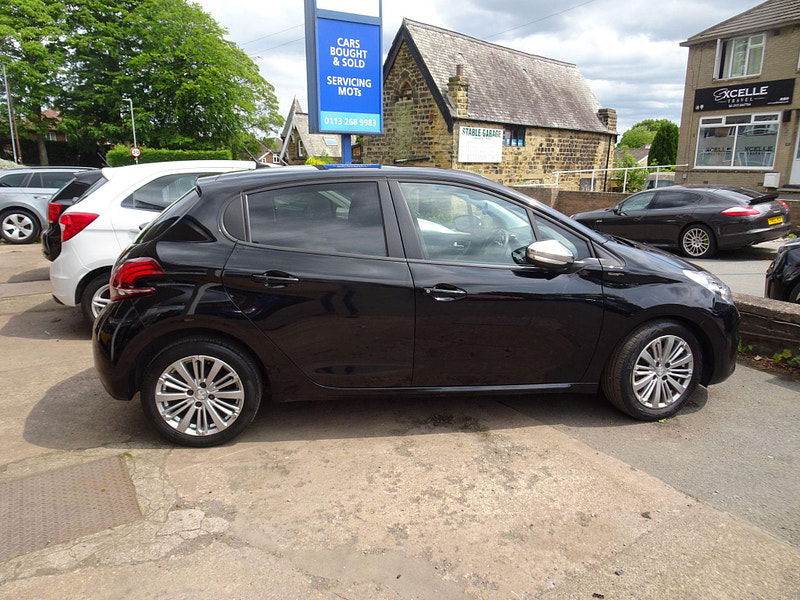 Peugeot 208 1.2 PureTech Signature Euro 6 (s/s) 5dr 5dr Manual 2025