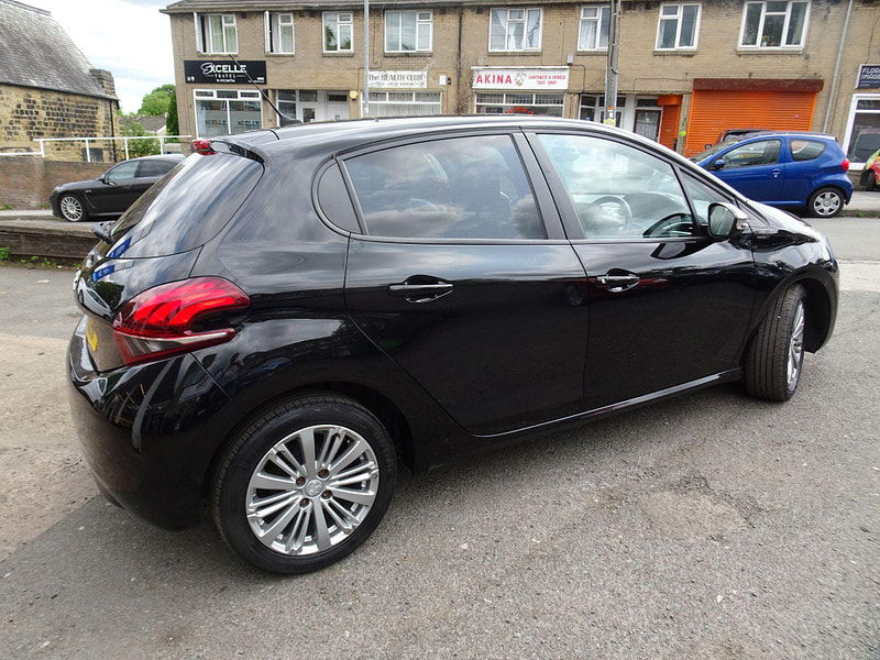 Peugeot 208 1.2 PureTech Signature Euro 6 (s/s) 5dr 5dr Manual 2025