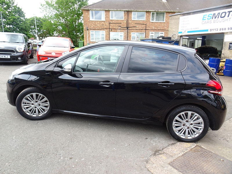 Peugeot 208 1.2 PureTech Signature Euro 6 (s/s) 5dr 5dr Manual 2025