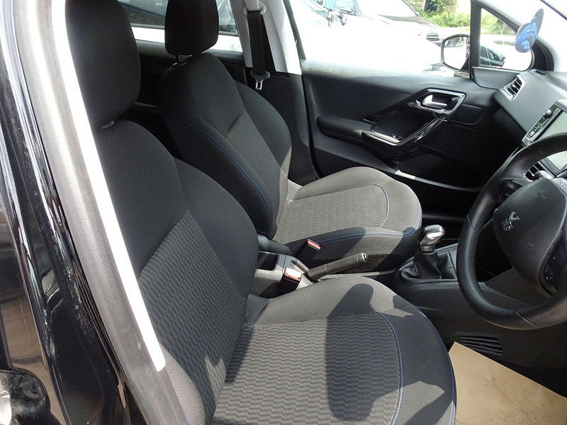 Peugeot 208 1.2 PureTech Signature Euro 6 (s/s) 5dr 5dr Manual 2025