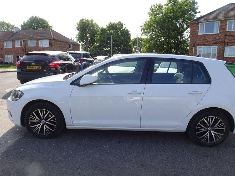 Volkswagen Golf 1.0 TSI BlueMotion Tech SE Nav Euro 6 (s/s) 5dr 5dr Manual 2026