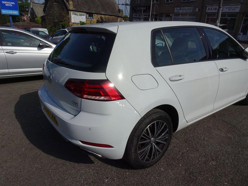 Volkswagen Golf 1.0 TSI BlueMotion Tech SE Nav Euro 6 (s/s) 5dr 5dr Manual 2026