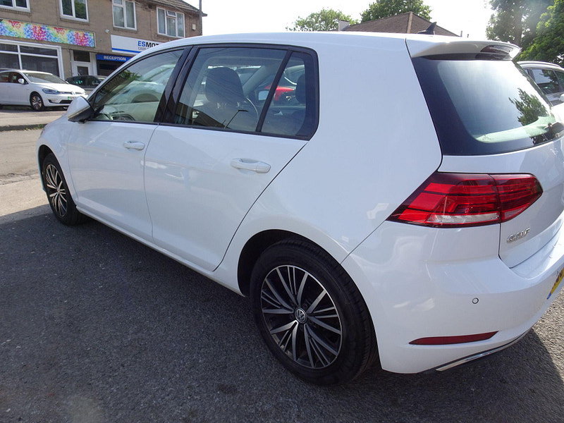 Volkswagen Golf 1.0 TSI BlueMotion Tech SE Nav Euro 6 (s/s) 5dr 5dr Manual 2026