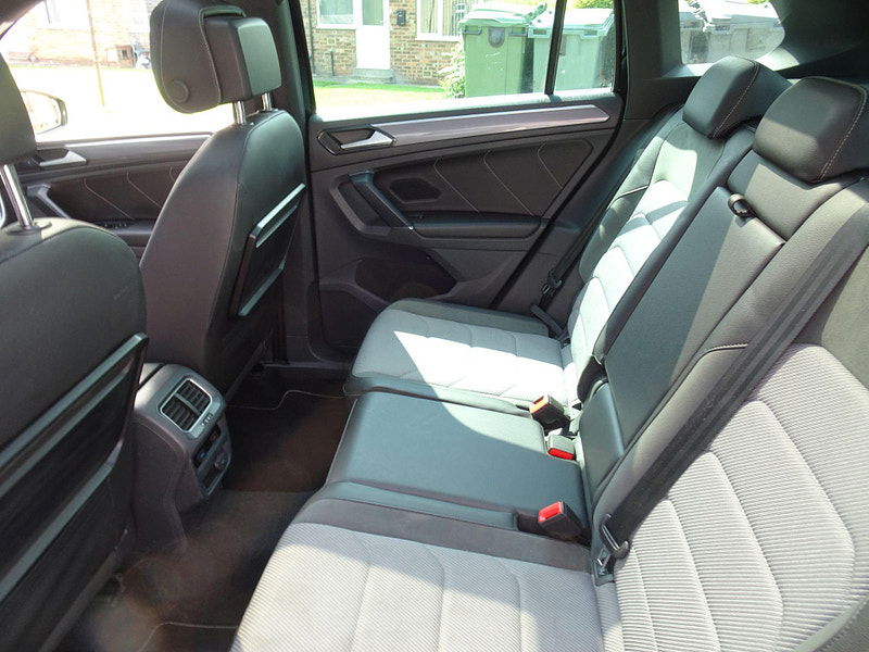 Volkswagen Tiguan 2.0 TDI BlueMotion Tech R-Line 4Motion Euro 6 (s/s) 5dr 5dr Manual 2025