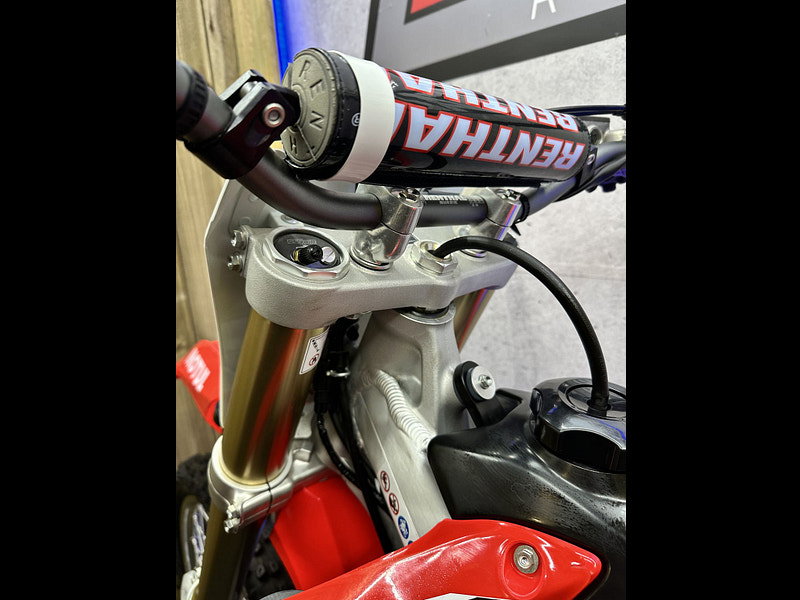 Honda CRF250 2015 LIKE NEW !!! 0dr  2026