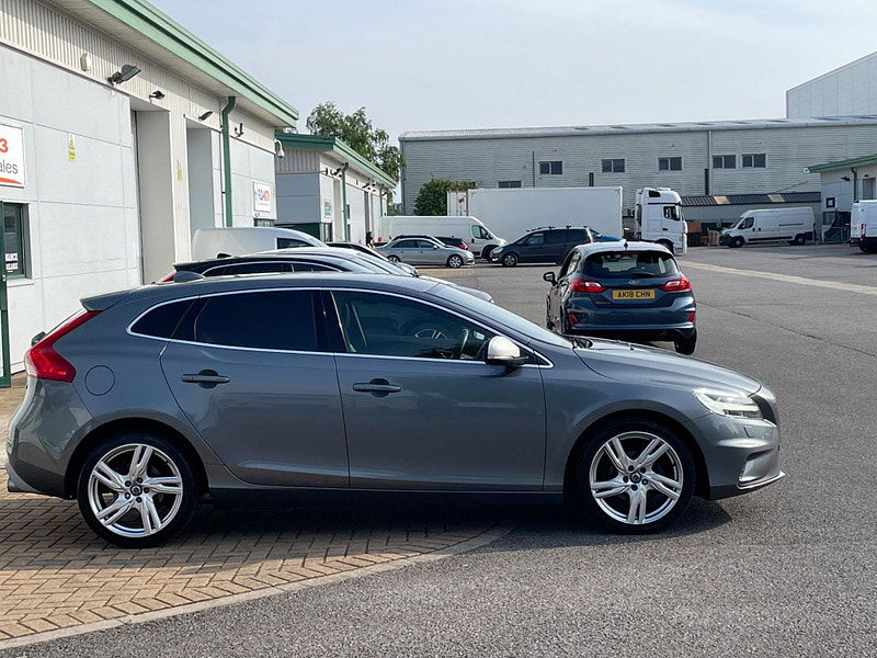 Volvo V40 2.0 D2 R-Design Pro Euro 6 (s/s) 5dr 5dr Manual 2024