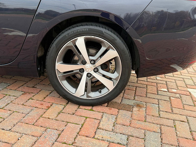 Peugeot 308 1.2L Allure S/S Auto Estate 5dr Petrol Automatic Euro 6 (130 bhp) 5dr Automatic 2025