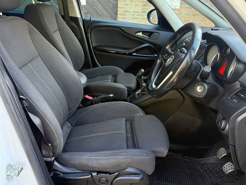 Vauxhall Zafira Tourer 2.0L SRi CDTi MPV 5dr Diesel Manual Euro 5 (128 bhp) 5dr Manual 2025