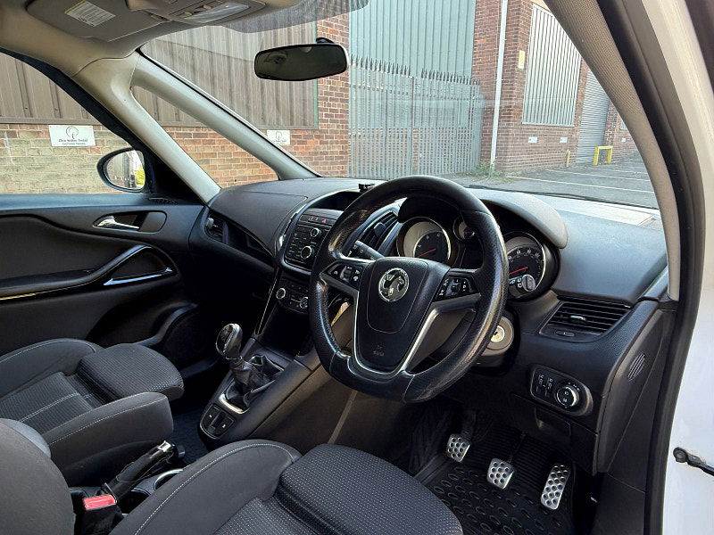 Vauxhall Zafira Tourer 2.0L SRi CDTi MPV 5dr Diesel Manual Euro 5 (128 bhp) 5dr Manual 2025