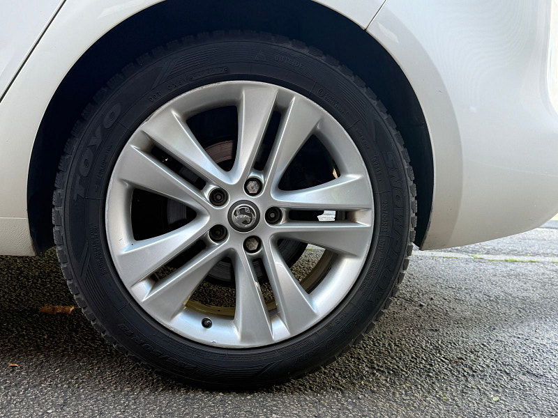 Vauxhall Zafira Tourer 2.0L SRi CDTi MPV 5dr Diesel Manual Euro 5 (128 bhp) 5dr Manual 2025
