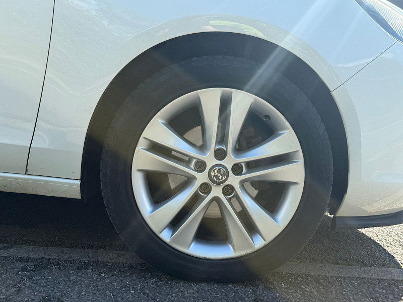 Vauxhall Zafira Tourer 2.0L SRi CDTi MPV 5dr Diesel Manual Euro 5 (128 bhp) 5dr Manual 2025