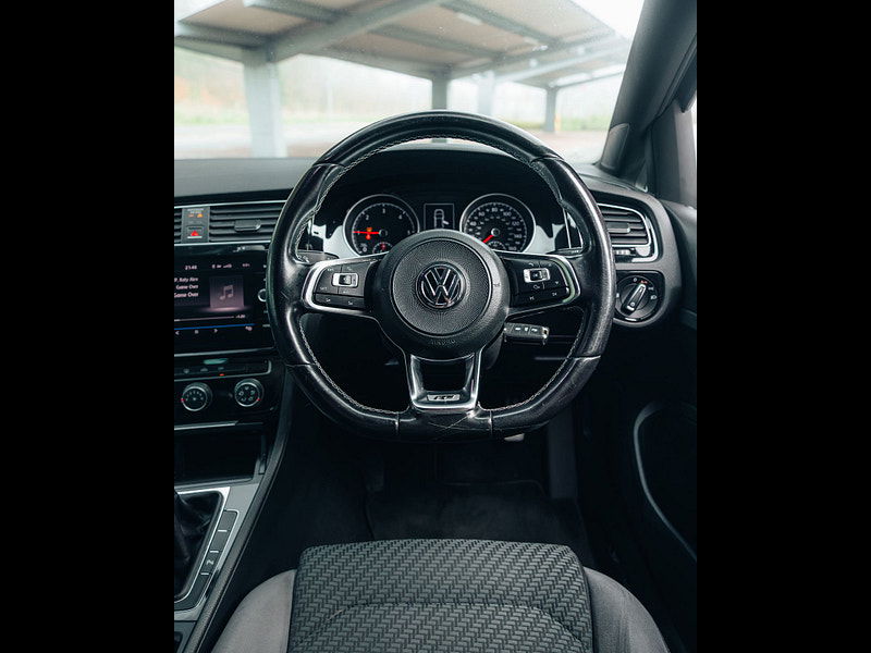 Volkswagen Golf 2.0 TDI BlueMotion Tech R-Line Hatchback 5dr Diesel Manual Euro 6 (s/s) (150 ps) 5dr Manual 2026