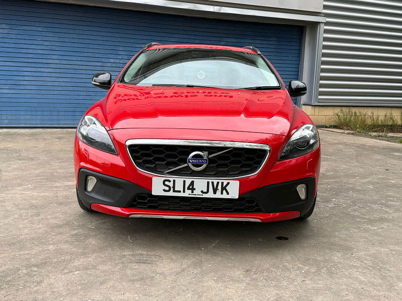 Volvo V40 1.6L Cross Country Luxury D2 Hatchback 5dr Diesel Manual Euro 5 (113 bhp) 5dr Manual 2025