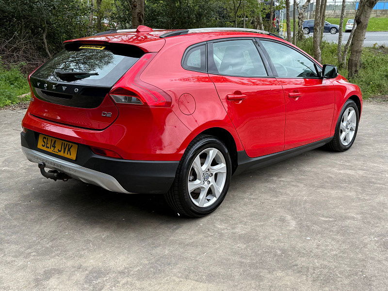 Volvo V40 1.6L Cross Country Luxury D2 Hatchback 5dr Diesel Manual Euro 5 (113 bhp) 5dr Manual 2025