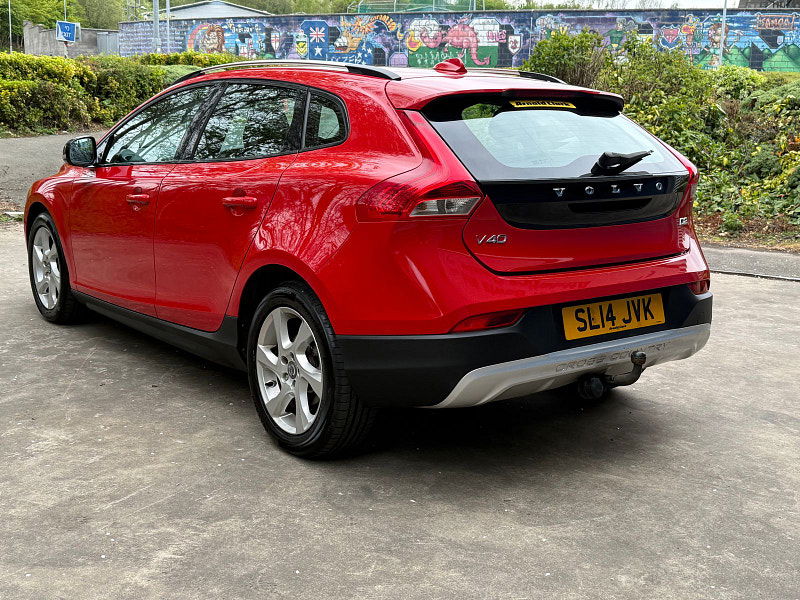 Volvo V40 1.6L Cross Country Luxury D2 Hatchback 5dr Diesel Manual Euro 5 (113 bhp) 5dr Manual 2025