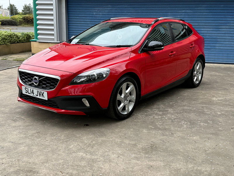 Volvo V40 1.6L Cross Country Luxury D2 Hatchback 5dr Diesel Manual Euro 5 (113 bhp) 5dr Manual 2025