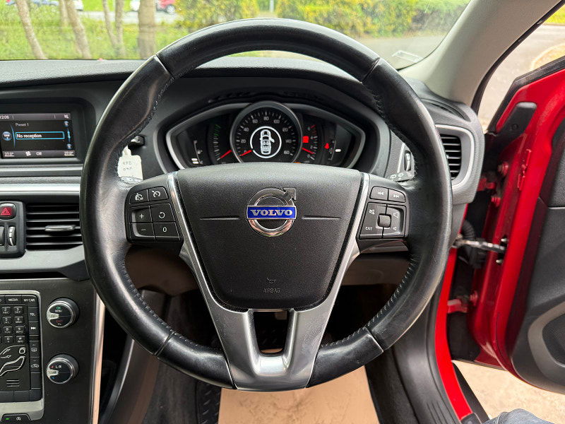 Volvo V40 1.6L Cross Country Luxury D2 Hatchback 5dr Diesel Manual Euro 5 (113 bhp) 5dr Manual 2025