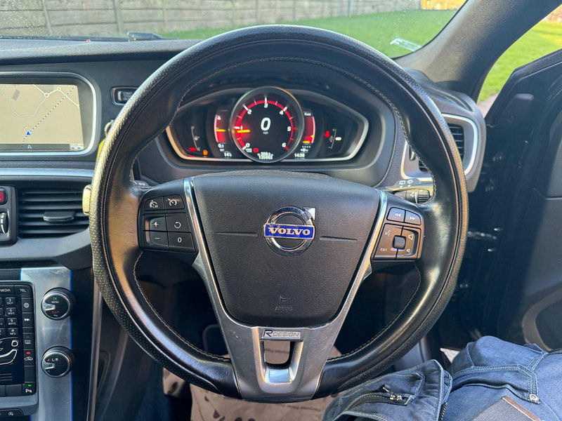 Volvo V40 2.0 D4 R-Design Lux Nav Euro 6 (s/s) 5dr 5dr Manual 2025