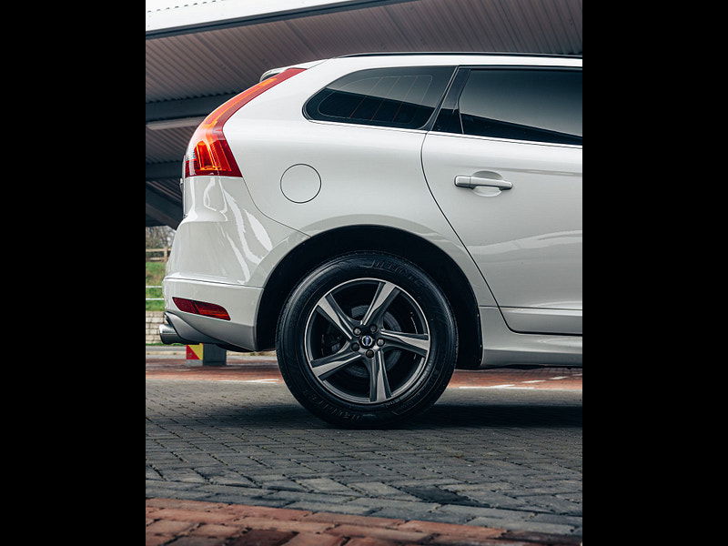 Volvo XC60 2.4 D5 R-Design Nav SUV 5dr Diesel Auto AWD Euro 6 (s/s) (220 ps) 5dr Automatic 2026