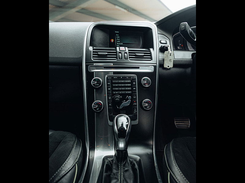 Volvo XC60 2.4 D5 R-Design Nav SUV 5dr Diesel Auto AWD Euro 6 (s/s) (220 ps) 5dr Automatic 2026