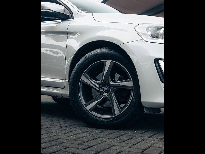 Volvo XC60 2.4 D5 R-Design Nav SUV 5dr Diesel Auto AWD Euro 6 (s/s) (220 ps) 5dr Automatic 2026