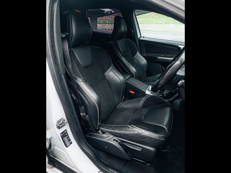 Volvo XC60 2.4 D5 R-Design Nav SUV 5dr Diesel Auto AWD Euro 6 (s/s) (220 ps) 5dr Automatic 2026