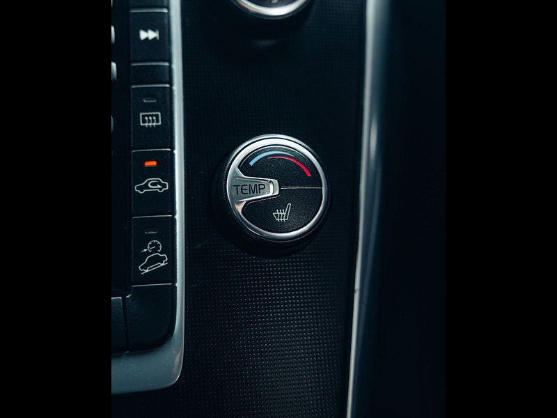 Volvo XC60 2.4 D5 R-Design Nav SUV 5dr Diesel Auto AWD Euro 6 (s/s) (220 ps) 5dr Automatic 2026