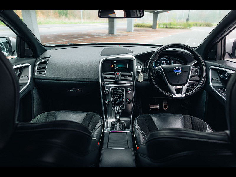 Volvo XC60 2.4 D5 R-Design Nav SUV 5dr Diesel Auto AWD Euro 6 (s/s) (220 ps) 5dr Automatic 2026